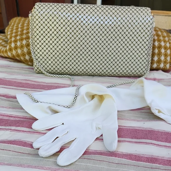 Metal Mesh Cream Clutch Purse handbag with gloves Vintage - Picture 7 of 7